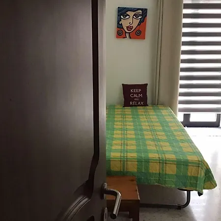 Δωμάτια σε οικογενειακή κατοικία Private Bedroom With Balcony In Swatar *