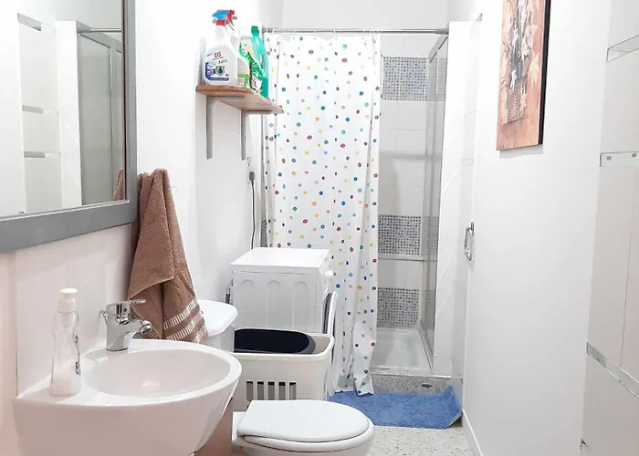 홈스테이 Private Bedroom With Balcony In Swatar 비르키르카라