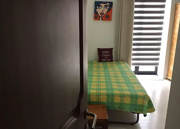 홈스테이 Private Bedroom With Balcony In Swatar *